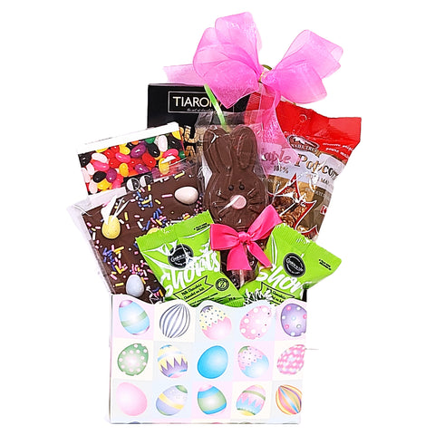 Our Easter box is loaded with lots of sweet treats to enjoy. There's chocolate and shortbread, jelly beans and popcorn too! A tasty treat to enjoy for Easter!
