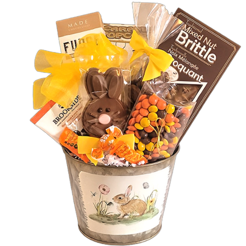 This Easter gift basket is Easter Bunny approved! A classic tin filled with scrumptious delights. There's loads of chocolate and sweet treats to enjoy. Peanut brittle, popcorn, fudge and more!
